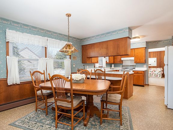4th image of 3639 Yellowstone Dr SW