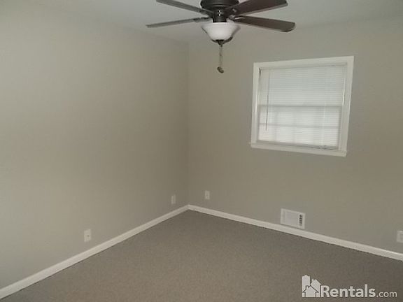 4th image of 942 Parkstone Dr