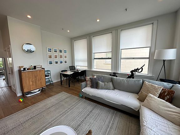 5th image of 317 29th St APT 303