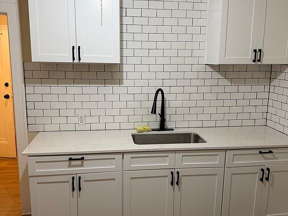 5th image of 10322 Jasper Ave #Up