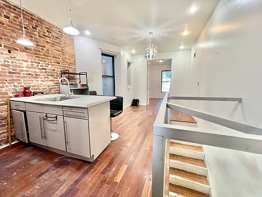 Rented by ERNY LLC | media 4