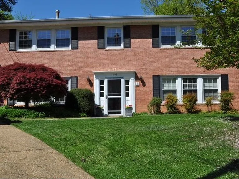 1040 Warbler Pl — Photo 1