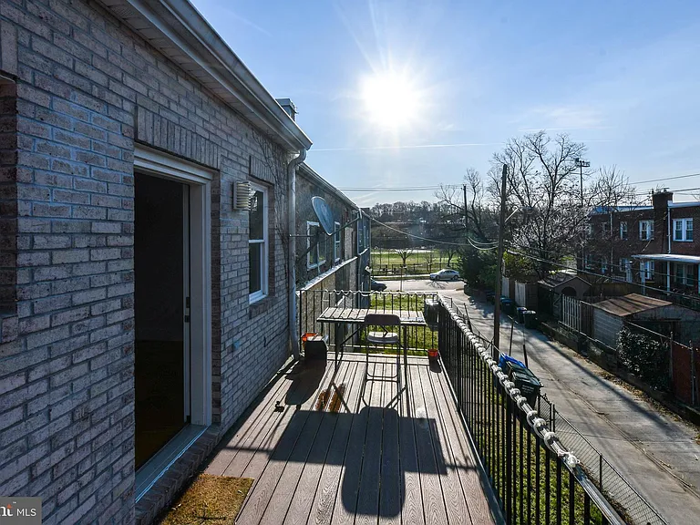 913 Quincy St NE #3 — Photo 45