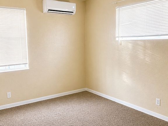 3rd image of 5216 Los Arboles Ave NE