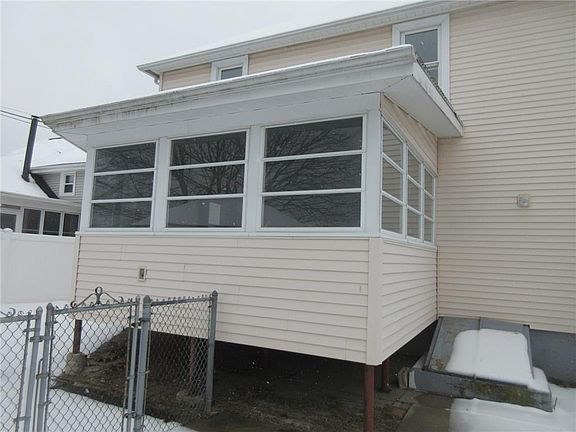 3rd image of 61 Woodbine St