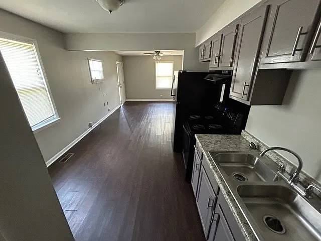 2 bed, 1.0 bath, 700 sqft, $1,195 — Photo 2
