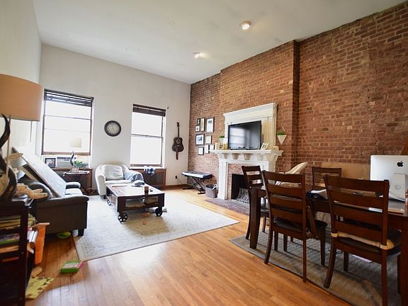 3rd image of 24 W 76th St APT 4F