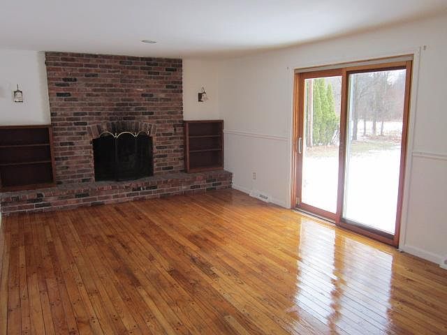 1st image of 415 Lynnbrook Dr