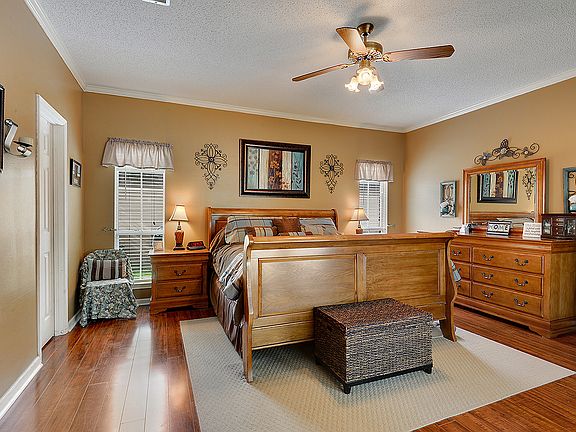 5th image of 10916 Downey Dr
