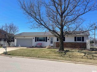 305 Circle Dr, Morton, IL 61550