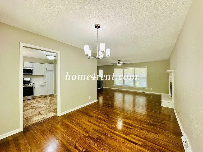 7421 Hardy Ave — Photo 9