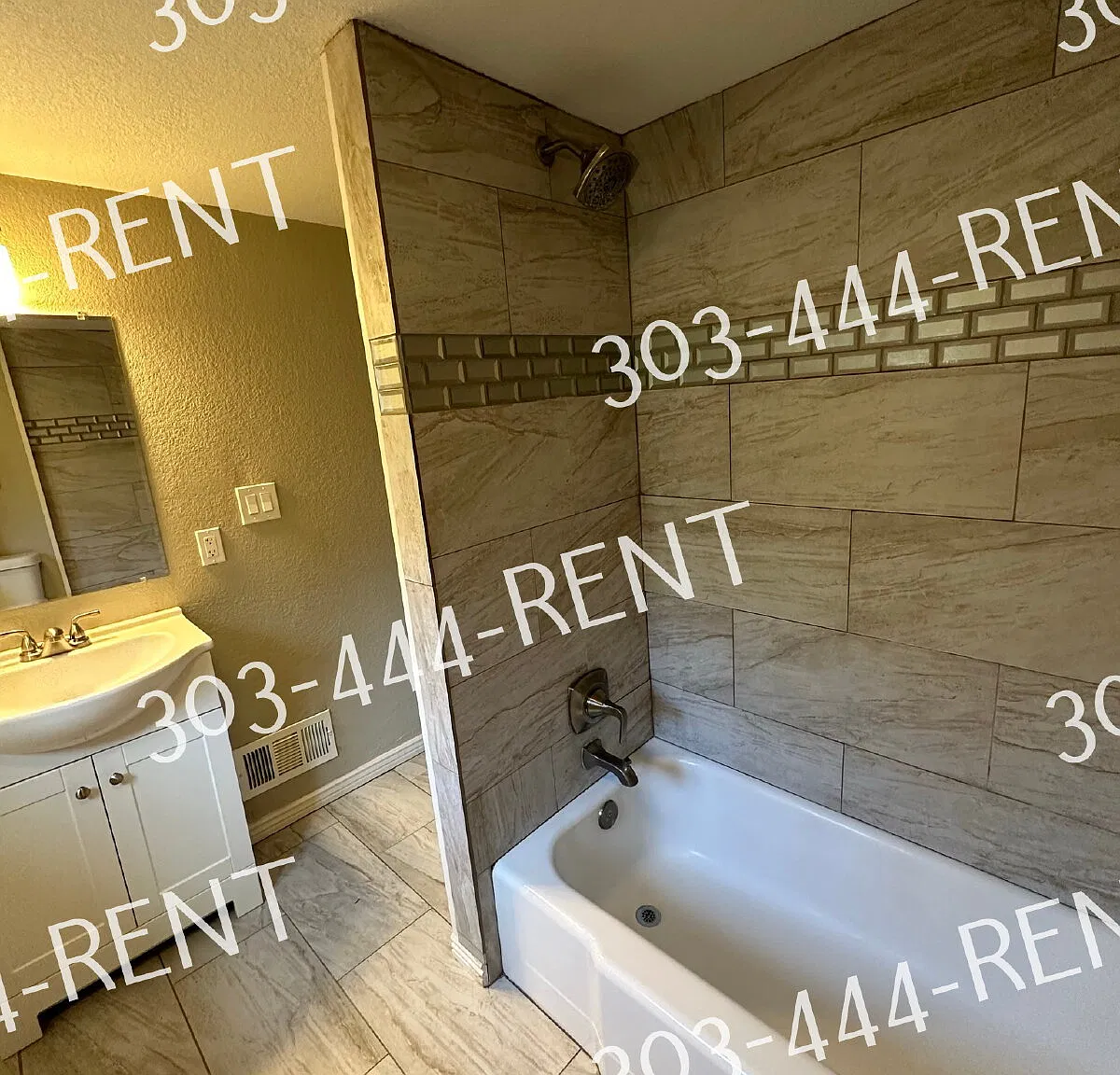 3 bed, 1452 sqft, $2,445 — Photo 3