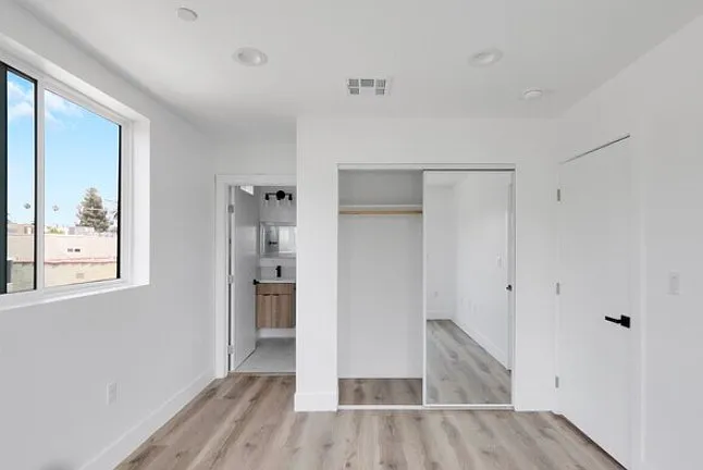 1148 N Sycamore Ave — Photo 5