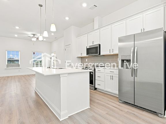 4th image of 102 Prospect Ave