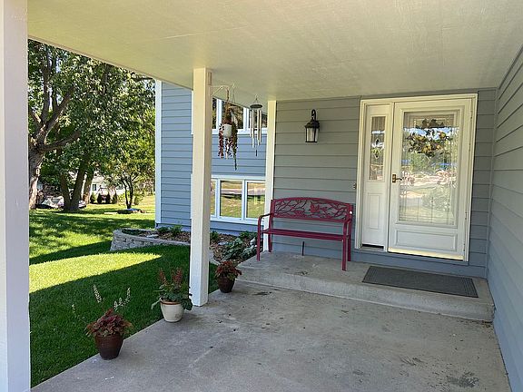 Covered front entrance 