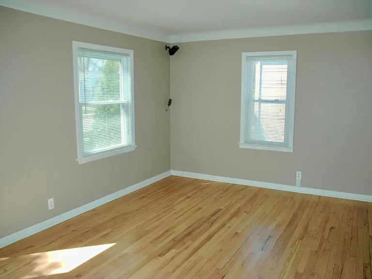 1815 Dallas Ave — Photo 3