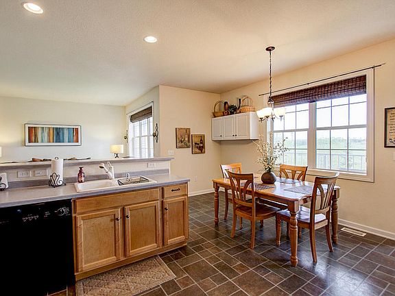 4th image of 691 W Dekora St