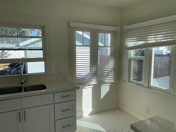 3rd image of 238 Redondo Ave