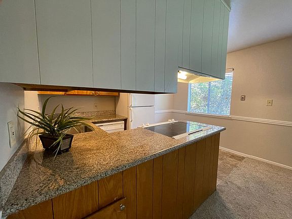 2nd image of 2316 Capitol Ave #6