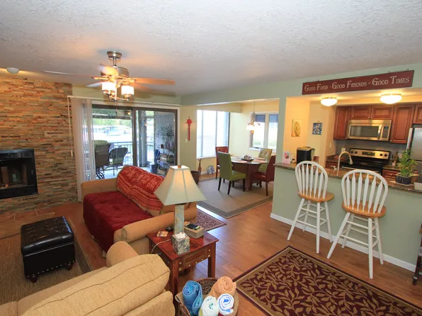 1364 Pelham Pkwy #B, Osage Beach, MO 65065