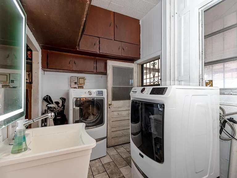 2524 W Leroy St — Photo 23