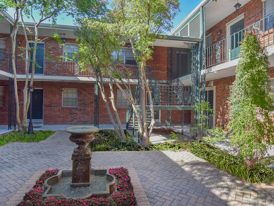 2912 Metairie Ct