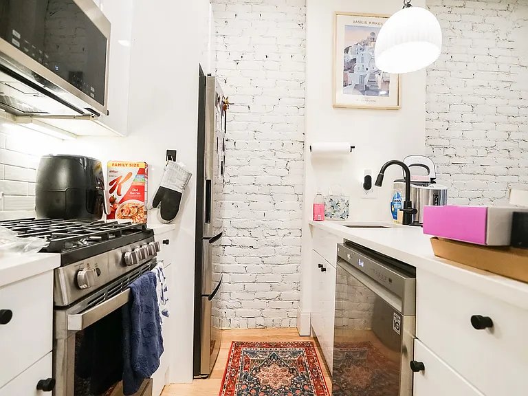 308 Saratoga St — Photo 4