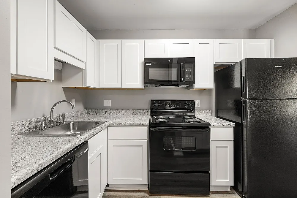 High Ridge Apartments — Photo 1