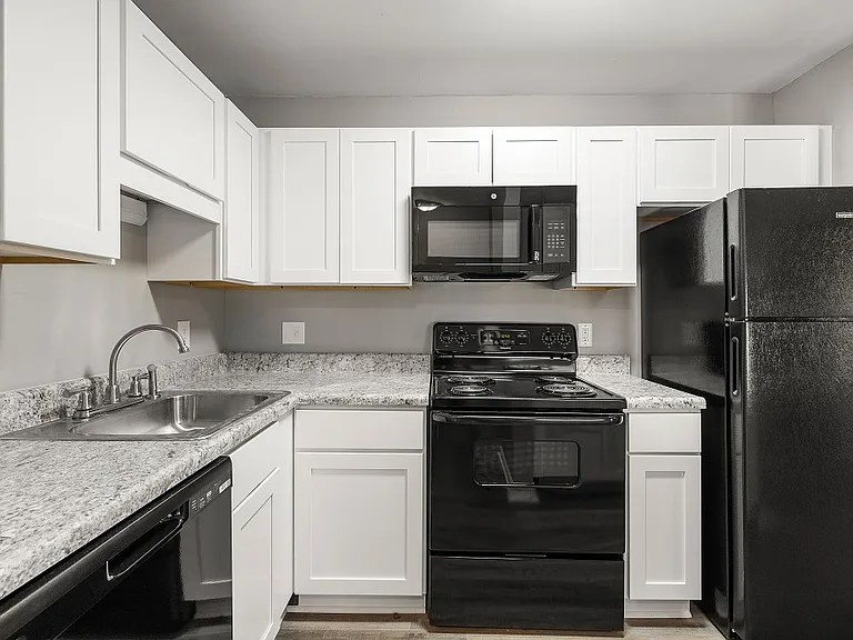 High Ridge Apartments — Photo 1