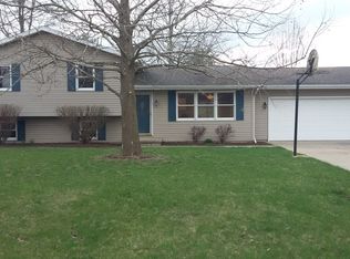 104 Westminster Dr, Mackinaw, IL 61755