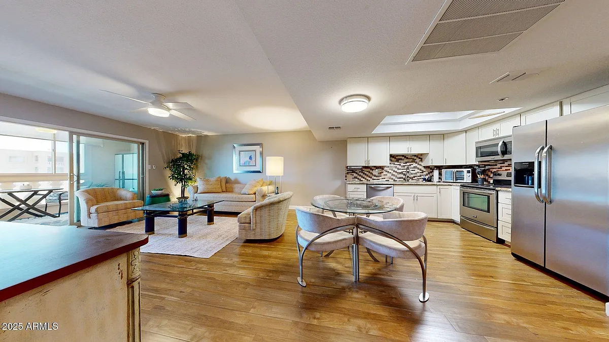 Building Photo - 7950 E Camelback Rd #610