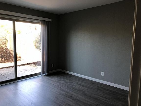 3rd image of 2108 25th St APT 2