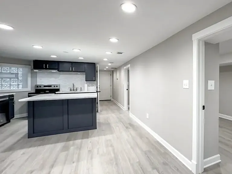 1540 N Hamlin Ave #G — Photo 5