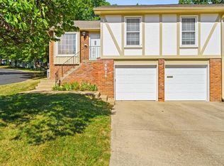 9925 Edelweiss Cir, Merriam, KS 66203