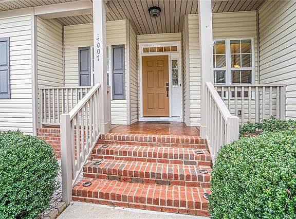 4th image of 4007 Harrisburg Dr