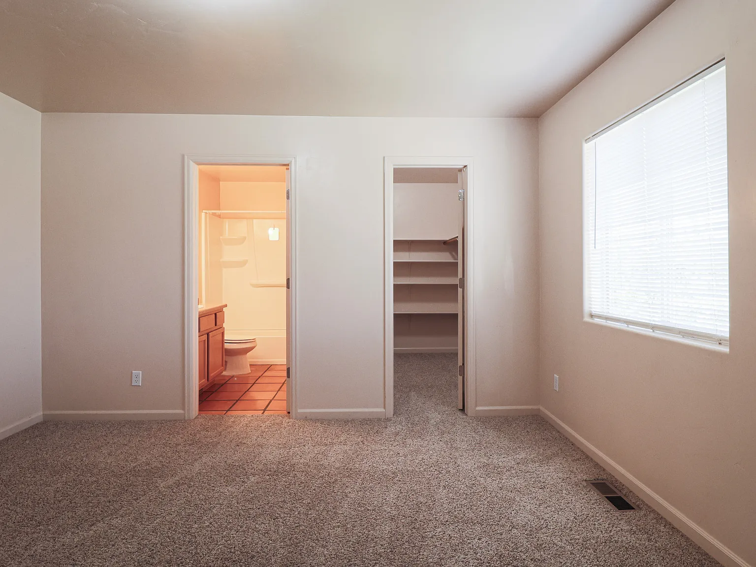 2589 East Cactus Road - D — Photo 4