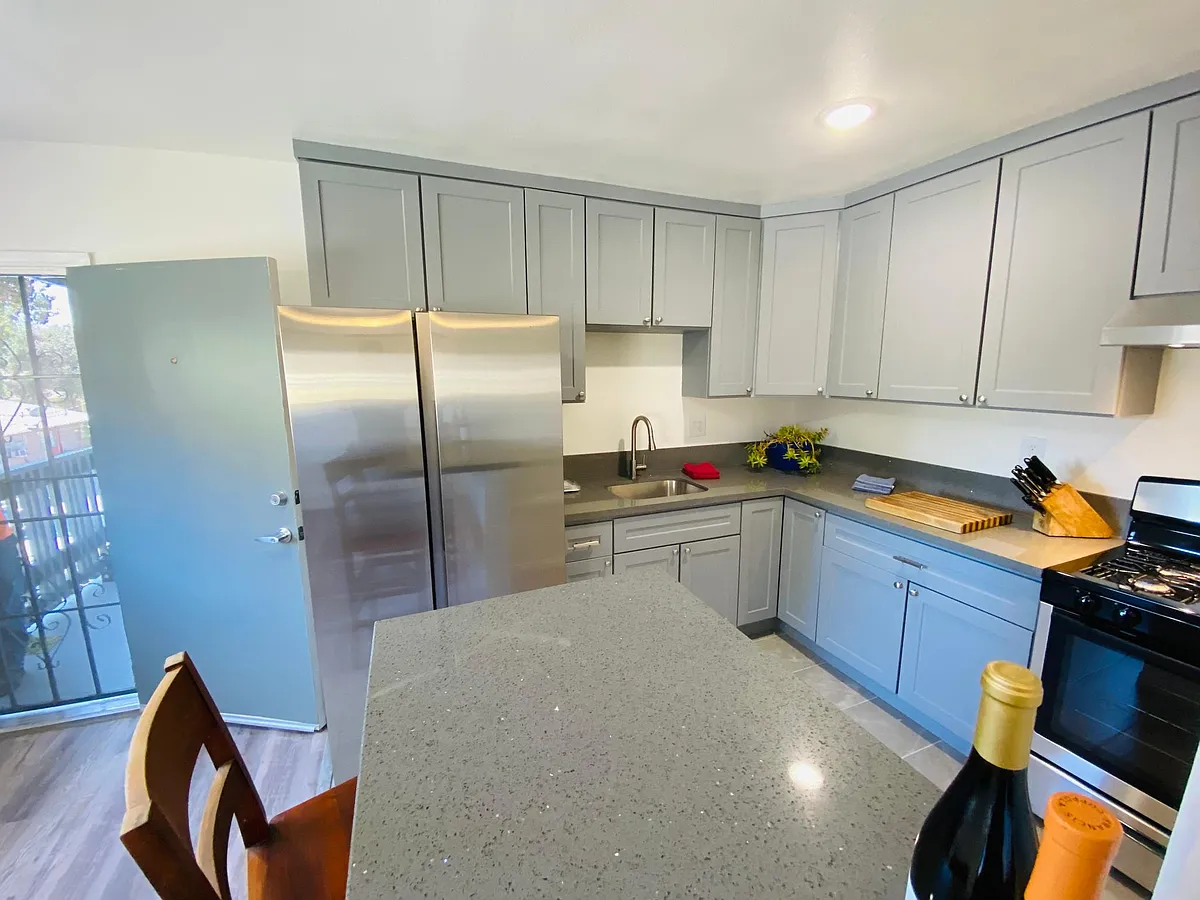 Front door has a security screen... Open all your windows and enjoy the cool night air. - 544 Cypress Ave #5