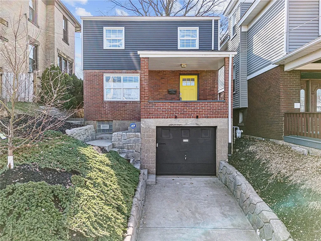 1733 Potomac Ave photo 1