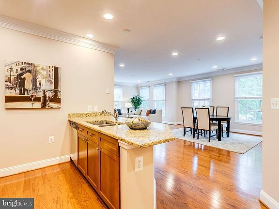 5th image of 1115 Cameron St Unit 204