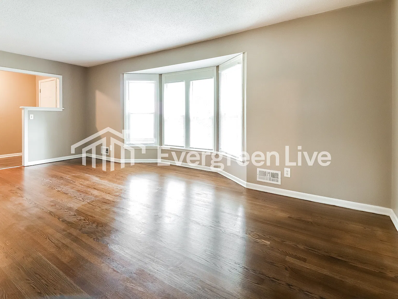 3 bed, 2.0 bath, 1348 sqft, $1,545 — Photo 2