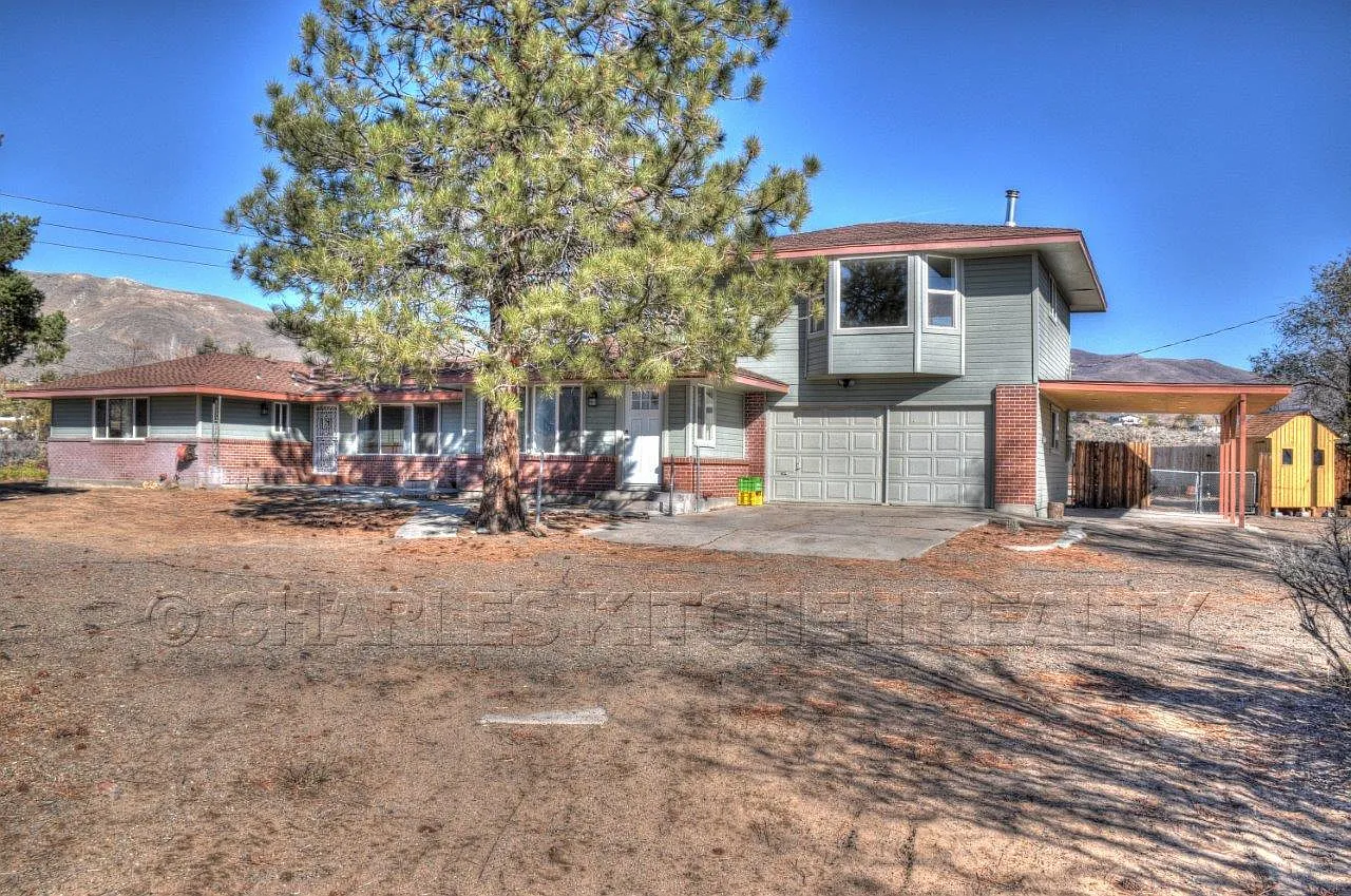 1050 Holly Way photo 1