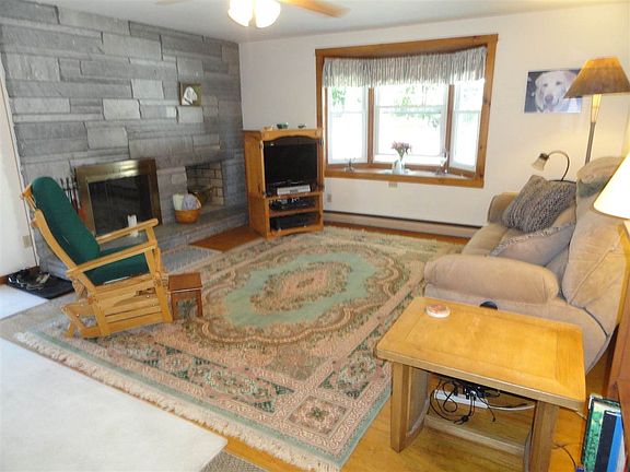 4th image of 30 Pleasant St