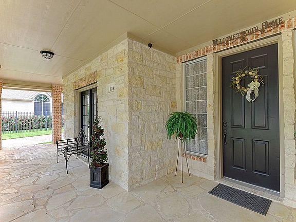5th image of 104 Hazeltine Dr