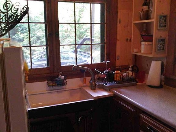 5th image of 51 Kingsley Ln