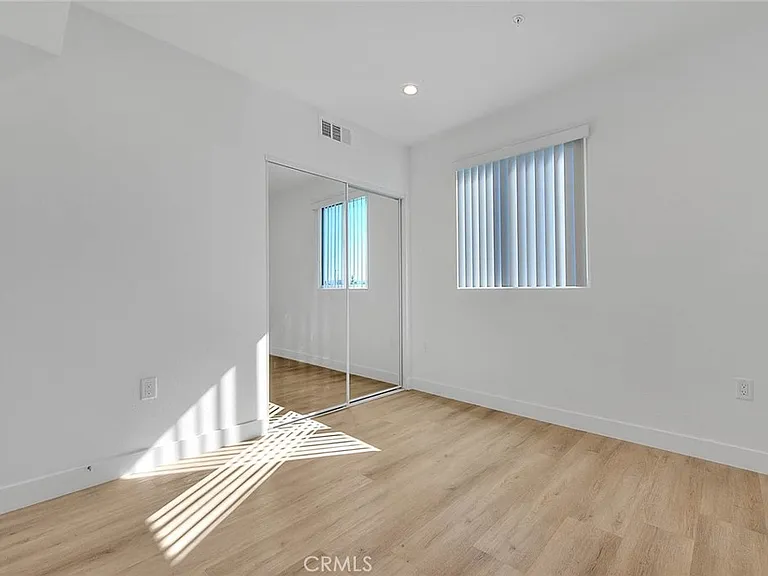 5852 Vineland Ave #5852-2 — Photo 22