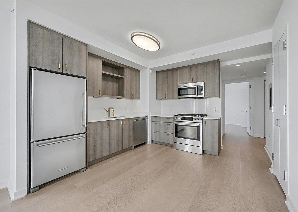 1st image of 515 W 38th St #H16