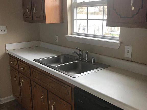4th image of 523 Indian Ave