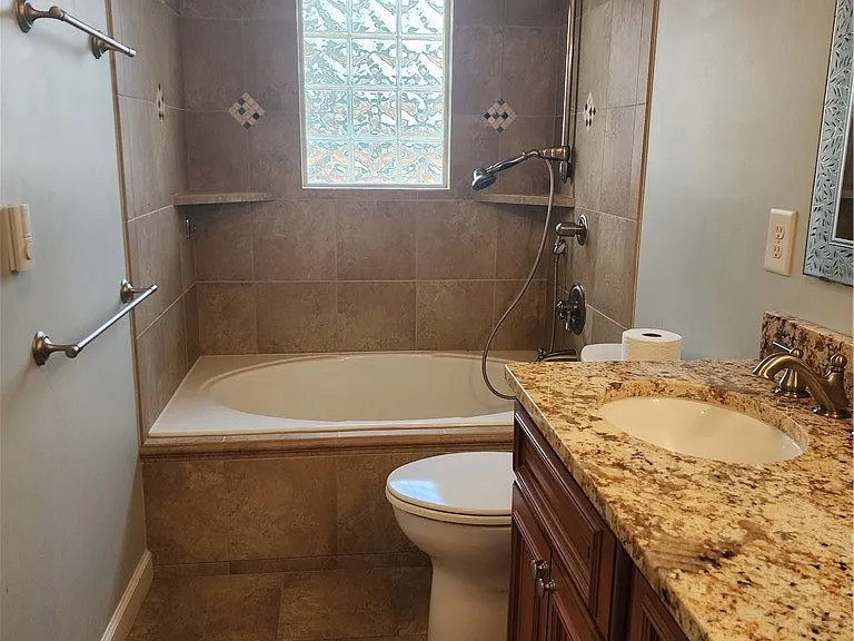 206 Britt St — Photo 11