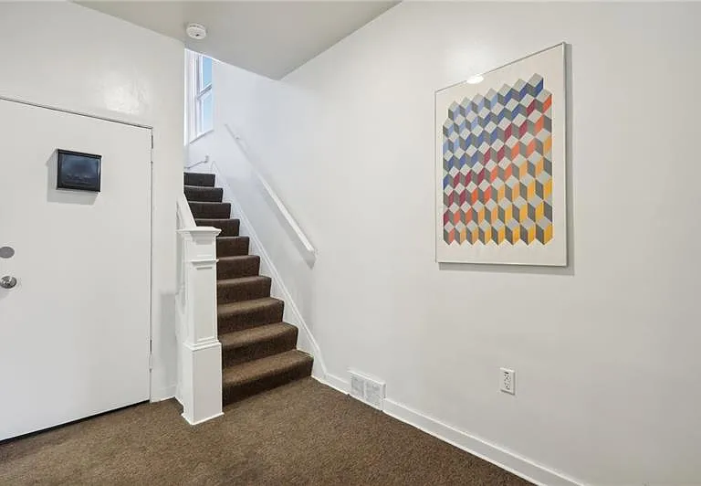 328 James St — Photo 7