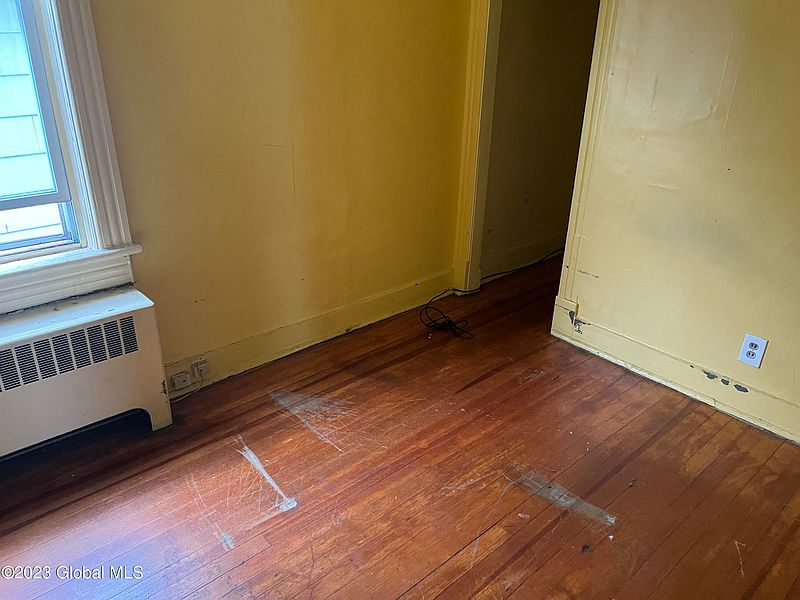 5th image of 653 2nd Street